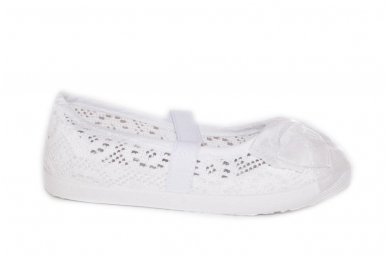 Baltos nėriniuotos su gumyte papuoštos kaspinėliu espadrilės mergaitėms Baltos nėriniuotos su gumyte papuoštos kaspinėliu espadrilės mergaitėms
