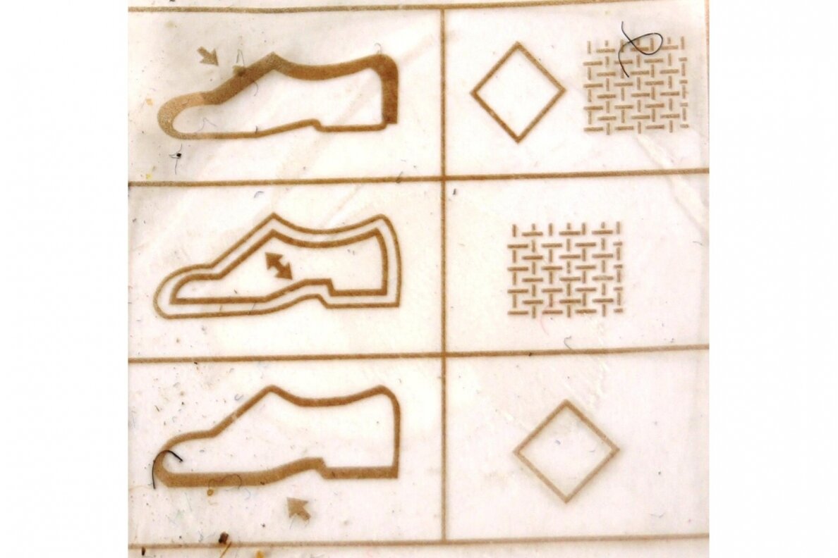 Juodi su lipukais ir užtrauktuku šone su vilnos kailiu Badoxx aulinukai paaugliams 8124 4 Juodi su lipukais ir užtrauktuku šone su vilnos kailiu Badoxx aulinukai paaugliams 8124 4