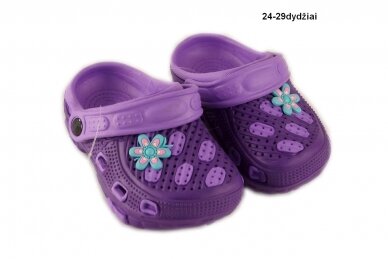 Violetinės+pilkos su gėlyte uždaru priekiu paplūdimio tapkės mergaitėms 1 Violetinės+pilkos su gėlyte uždaru priekiu paplūdimio tapkės mergaitėms 1